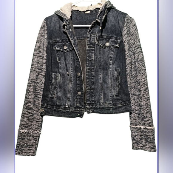 Free People EUC Denim Jacket with Gray Sleeves Small PTP 19 Length 19 Inches - Picture 3 of 5